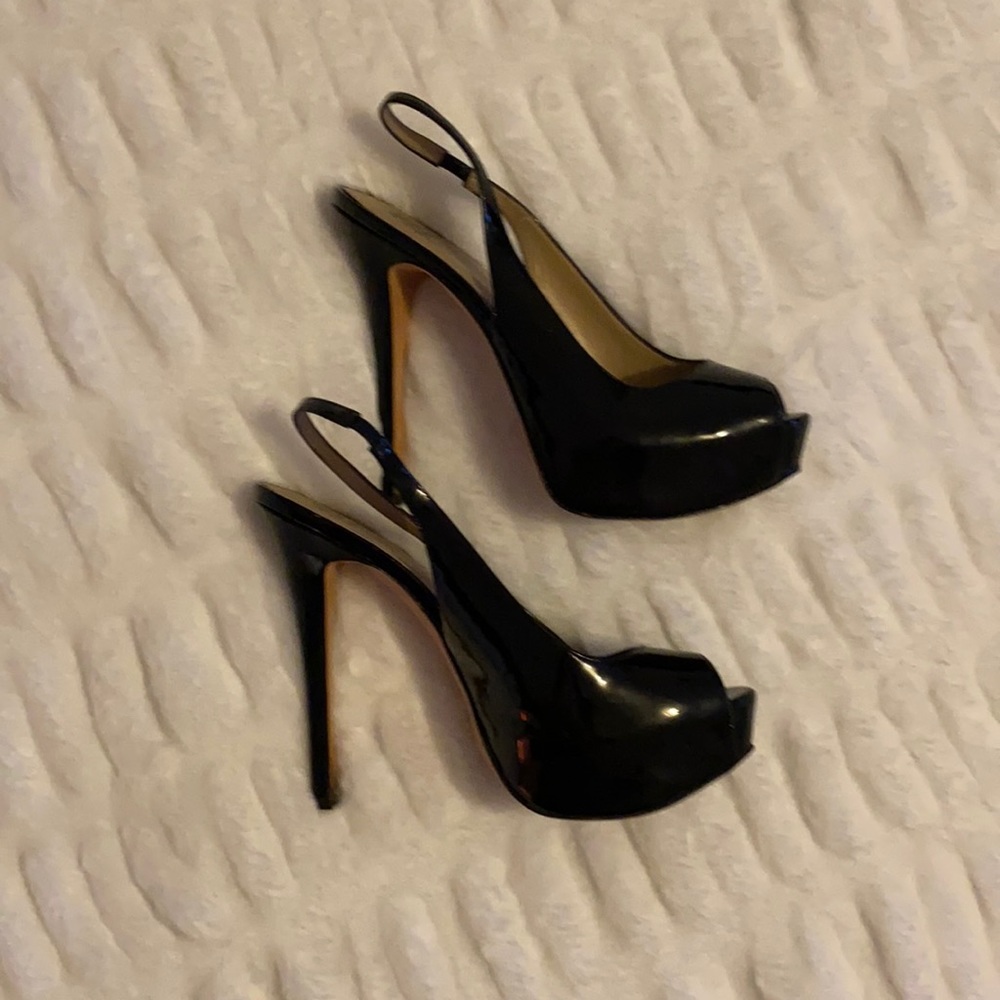 SAKS FIFTH AVENUE black patent leather platform heels